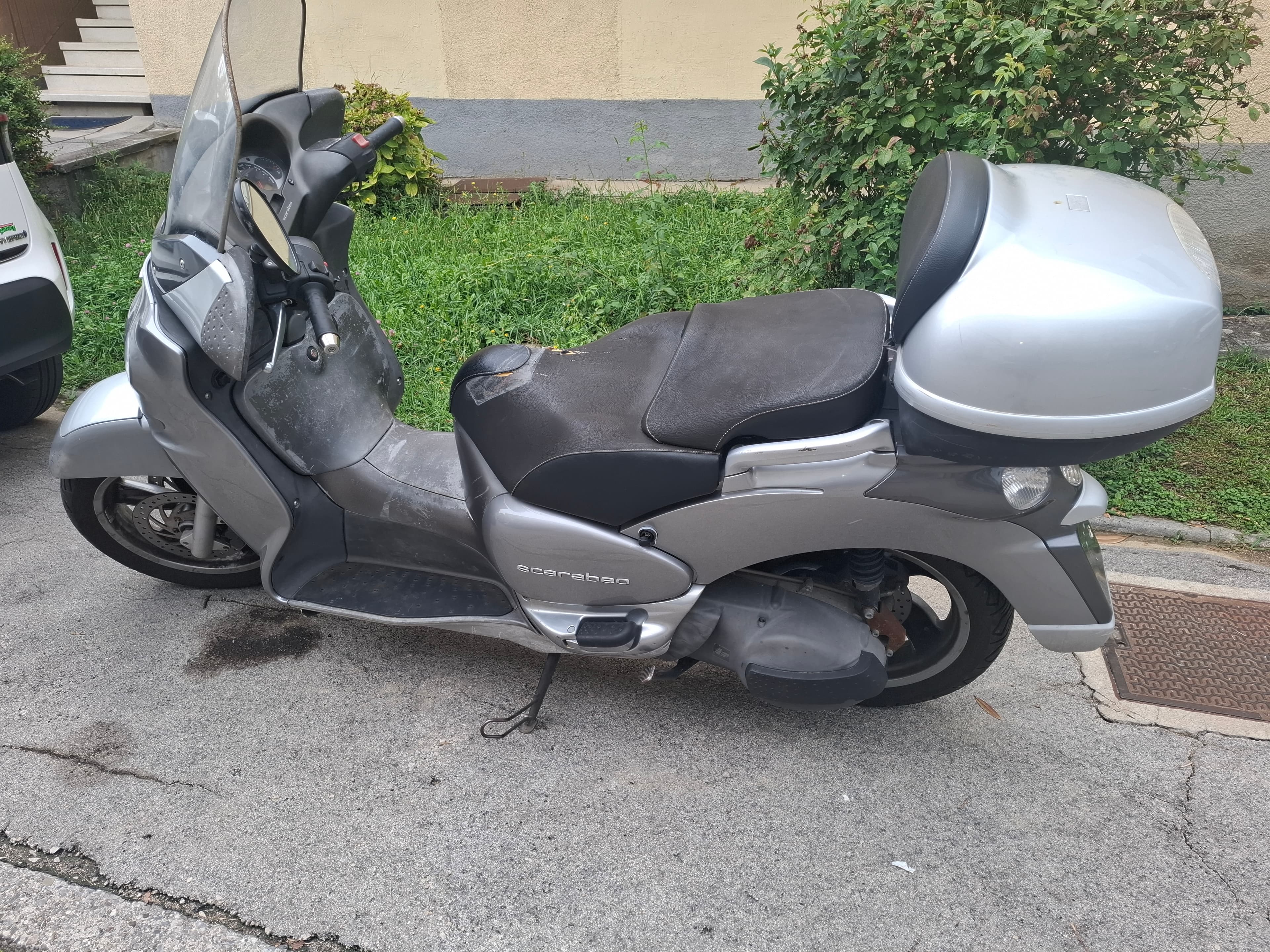 Motorno kolo: mot. kolo Aprilia Scarabeo, letnik 2002