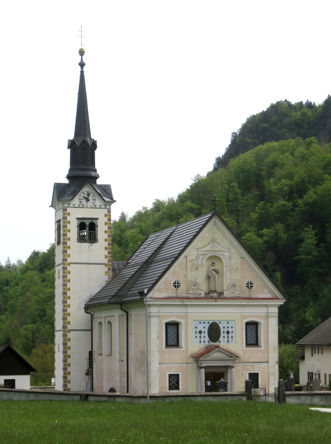Cerkev sv. Marjete v Bohinjski Beli, posnetek 28. aprila 2024.