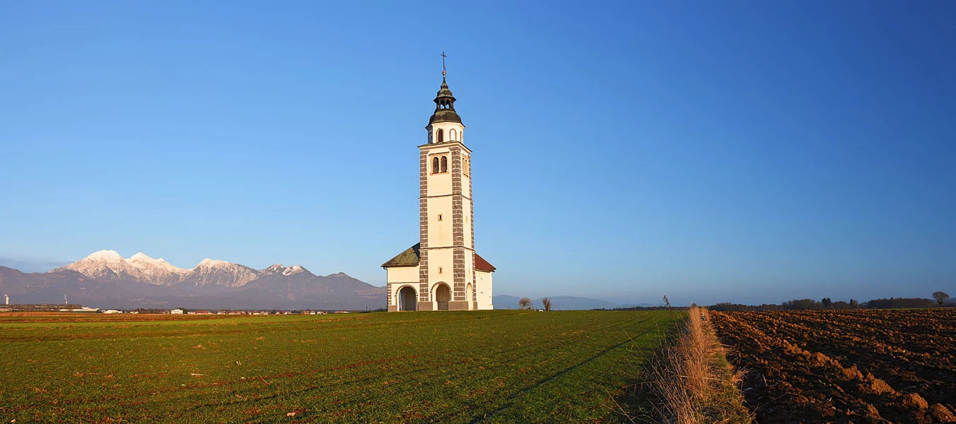 Cerkev sv. Uršule v Srednjih Bitnjah, 30. december 2019.